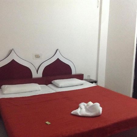 Hotel Safari Agra  Ngoại thất bức ảnh
