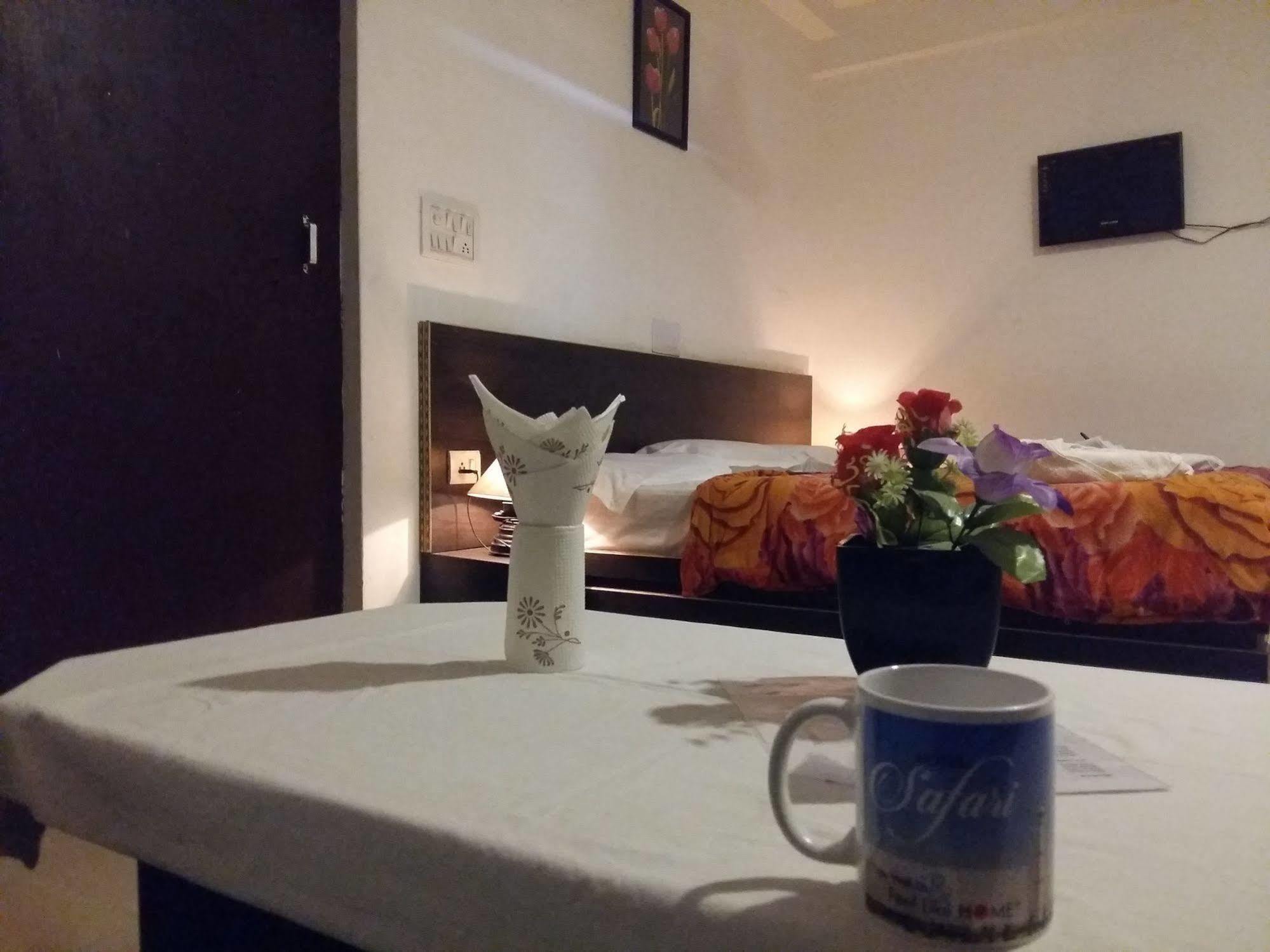 Hotel Safari Agra  Ngoại thất bức ảnh